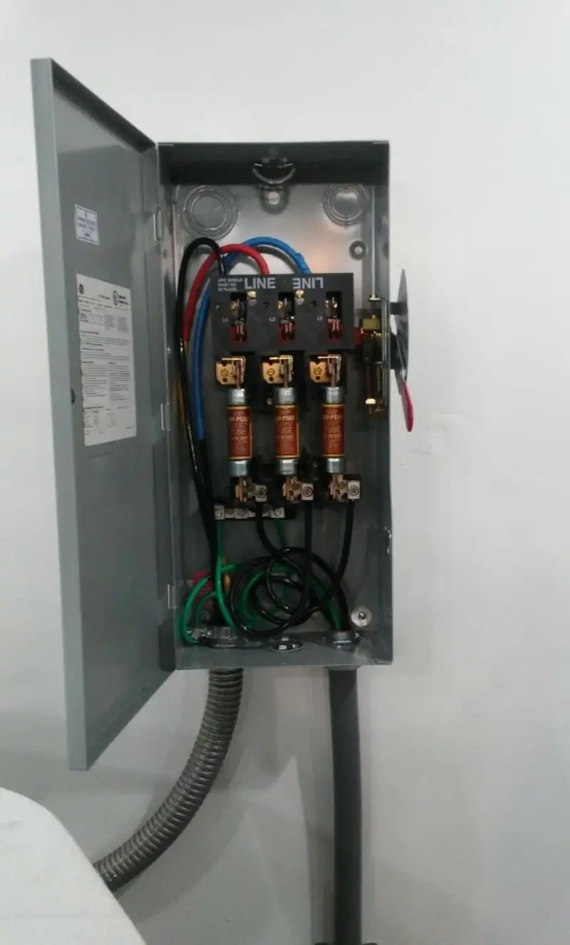 Three-phase disconnect switch installed for Electrical Wiring & Rewiring in Santa Maria